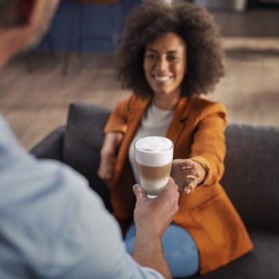 Philips lansează două noi serii de espressoare ce sunt produse la Orăștie