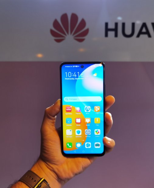 Peste 10.000 de români, interesați de noul Huawei P Smart 2021