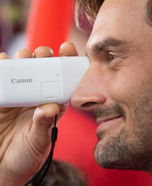 Canon lansează aparatul cu zoom ca să pozezi de la depărtare păsările favorite