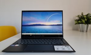 Review Asus ZenBook Flip 13 - Ce poate face noul procesor Intel
