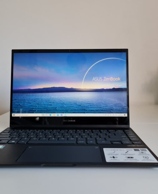 Review Asus ZenBook Flip 13 - Ce poate face noul procesor Intel