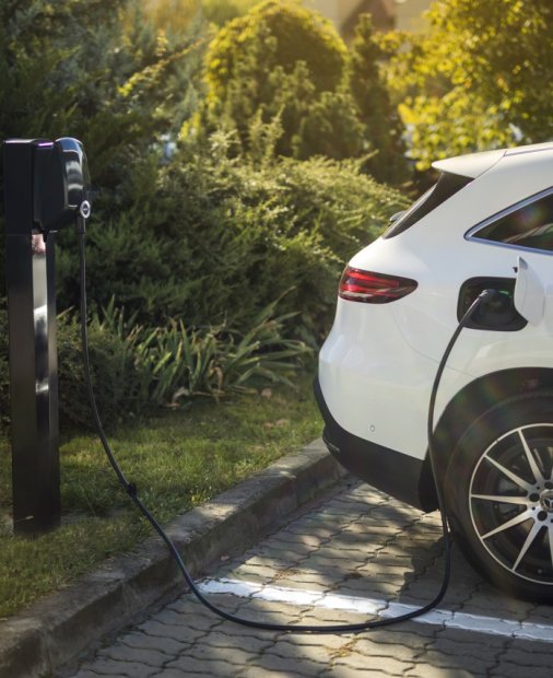 Viitorul mobilității: cumperi auto electric Mercedes și ai stație de încărcare