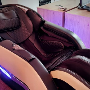 Review Komoder Nova 3D: Fotoliul de masaj de care nu știai că ai nevoie
