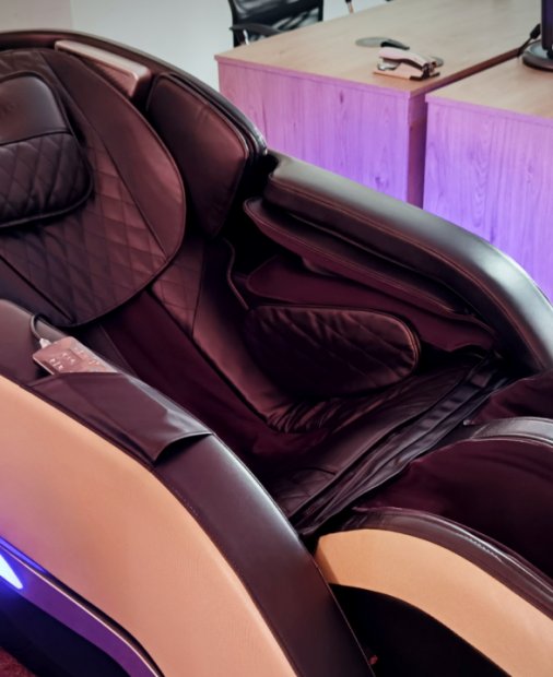 Review Komoder Nova 3D: Fotoliul de masaj de care nu știai că ai nevoie