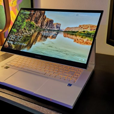 Review Acer ConceptD 3 Ezel: Un device de care nu ai cum să nu te îndrăgostești