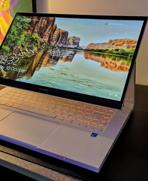 Review Acer ConceptD 3 Ezel: Un device de care nu ai cum să nu te îndrăgostești