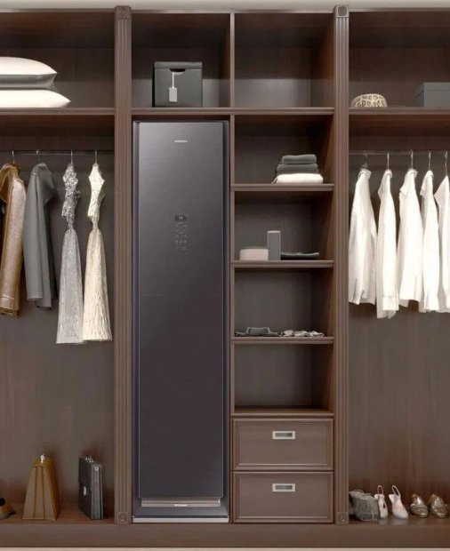 Samsung lansează în România AirDresser, dulapul smart care curăță hainele