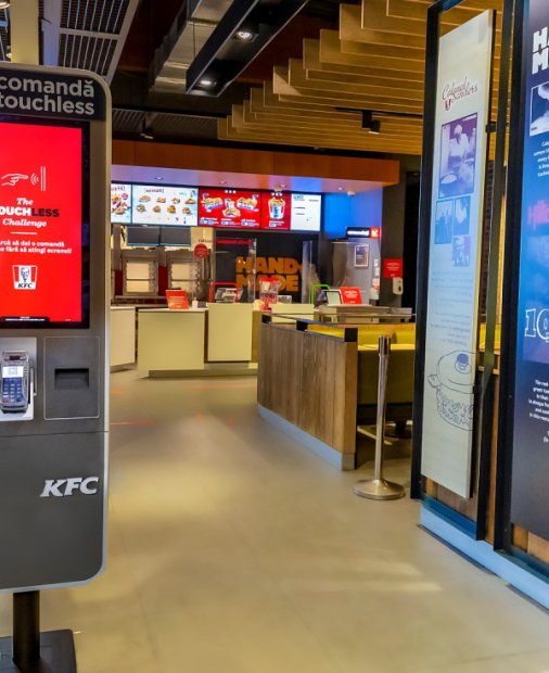 Am testat kioskul touchless al KFC și m-am simțit ca un Jedi comandând aripioare