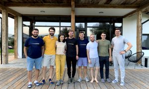 Anti-startup-ul din Iași care crește de 9 ani cu 8 oameni: povestea Pixelgrade