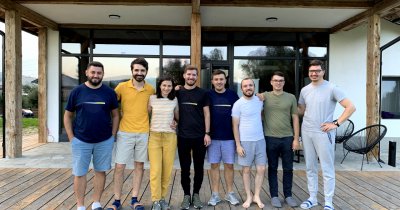 Anti-startup-ul din Iași care crește de 9 ani cu 8 oameni: povestea Pixelgrade