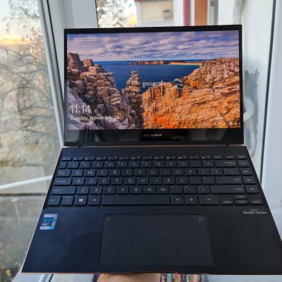 REVIEW ASUS ZenBook Flip S - OLED-ul face banii?