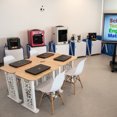Smart Lab Măgurele: cursuri de robotică, modelare 3D pentru 1000 de elevi