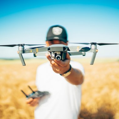 Dronele: de la jucărie, la utilizarea în scopuri comerciale