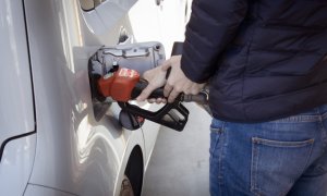 Românii care te ajută să faci plinul fără să mai intri în benzinărie să plătești