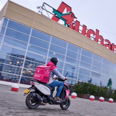 Auchan și foodpanda extind la nivel național parteneriatul pentru livrări rapide