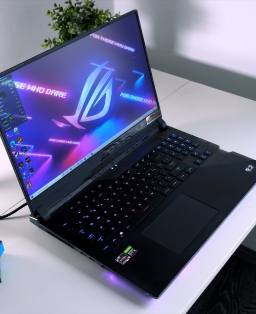 Asus ROG Strix Scar 17 G733 REVIEW - gamingul pe laptop devine bun?