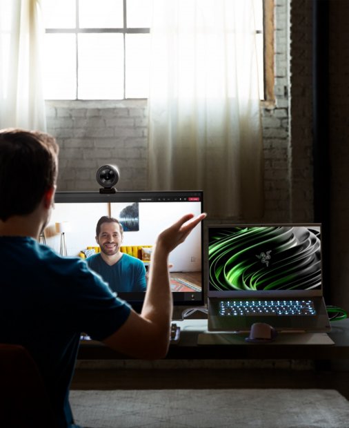 Razer se adaptează: lansează un webcam pentru call-uri video și streaming