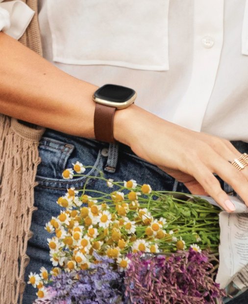 Cadouri de 8 martie: 4 gadgeturi Fitbit care fac primăvara mai plăcută