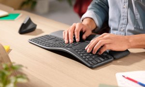 Tastatura ergonomică de la Logitech ca să nu rămâi cu sechele de la tastat
