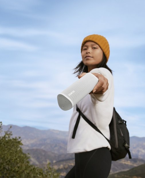 Sonos lansează Roam, boxă portabilă pe care să o folosești acasă sau în parc
