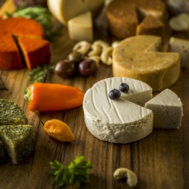 Idei de afaceri: 1 mil. euro din brânză și iaurturi vegetariene