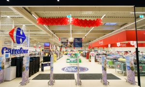 Magazinele fără oameni la casă: Carrefour deschide primul magazin 100% digital