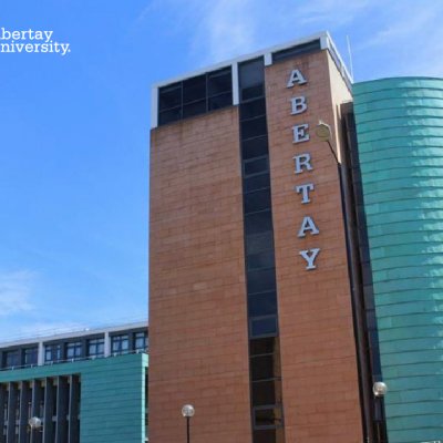 Trei programe de licență cu diplomă britanică la București în această toamnă