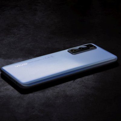 Smartphone-urile vivo, disponibile oficial la eMAG