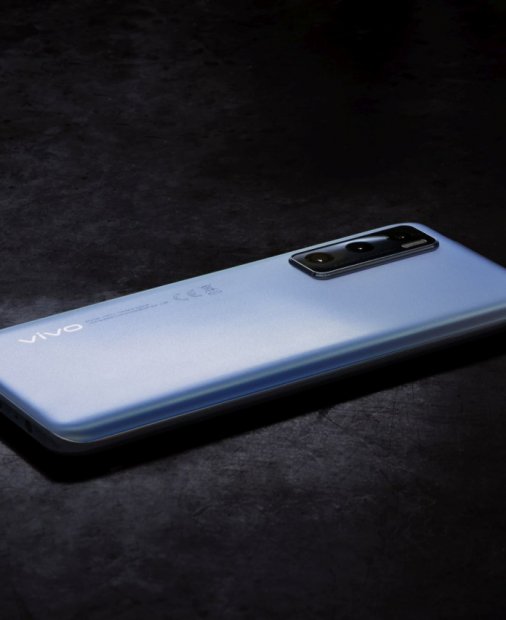 Smartphone-urile vivo, disponibile oficial la eMAG