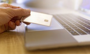 SAS: Românii au învățat să cumpere online și nu mai vor să o facă altfel