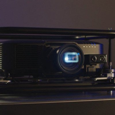 Epson sărbătoreşte 20 de ani ca lider mondial în industria videoproiectoarelor