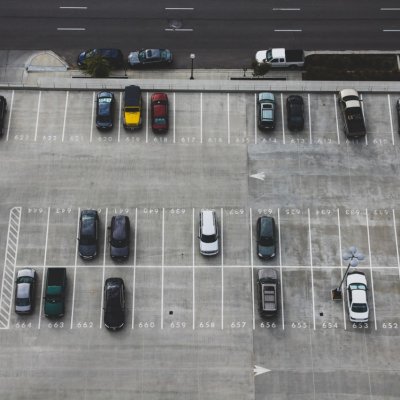 yeParking lansează un dispozitiv care transformă orice parcare într-una smart