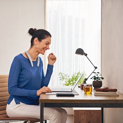 Sony vrea să lucrezi de acasă cu o boxă wireless în jurul gâtului