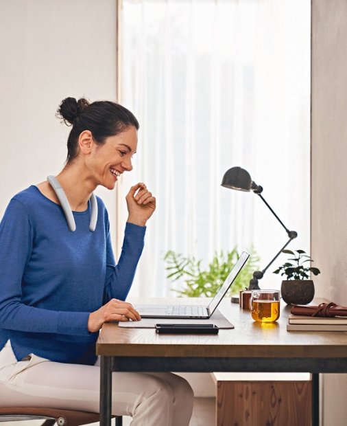 Sony vrea să lucrezi de acasă cu o boxă wireless în jurul gâtului