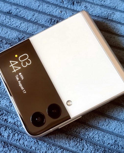 REVIEW Samsung Galaxy Z Flip 3: Nu te îndoi de viitorul telefoanelor flexibile