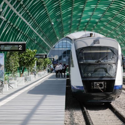 CFR și BCR introduc plata contactless în trenurile de la aeroport în București