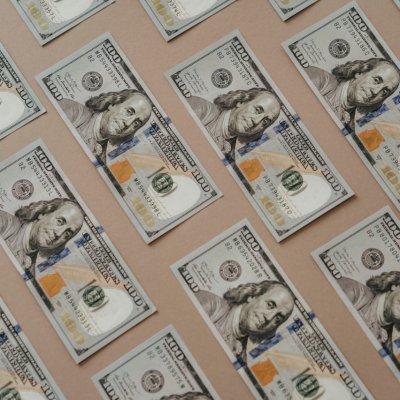 Trei startupuri cu fondatori români, finanțări în valoare de aproape 2 mld $