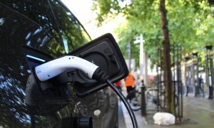Vânzări auto: românii vor mașină nouă, dar din ce în ce mai mulți vor electrice