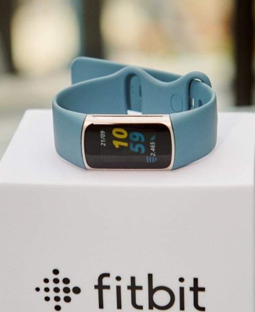 Fitbit Charge 5, lansat oficial în România: Fitness tracker pe steroizi