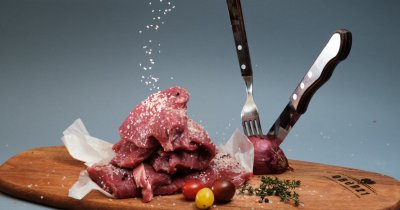 Jumătate dintre români consumă zilnic carne. 75% ar plăti mai mult pentru carnea de la țară