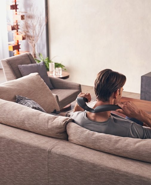 Sony lansează o boxă wireless cu fixare după gât pentru home cinema personal