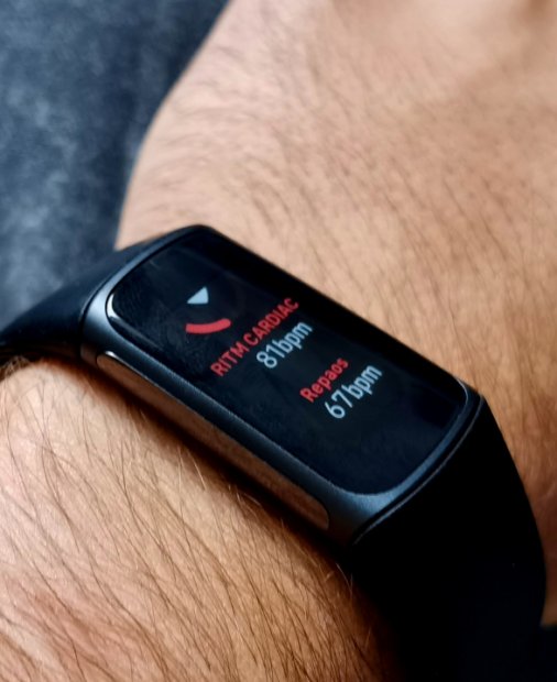 REVIEW Fitbit Charge 5: Tot ce ți-ai putea dori de la un fitness tracker