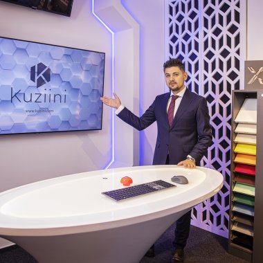 Kuziini: Un showroom de mobilă în care îți configurezi bucătăria 100% digital