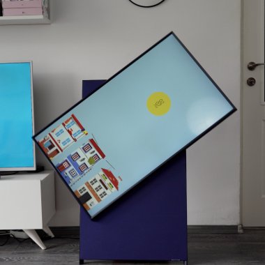 REVIEW Samsung Sero - de ce ai vrea ca televizorul să se rotească pe verticală