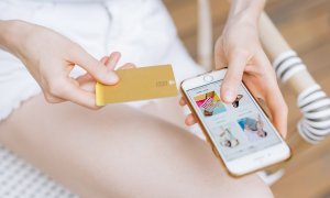 Numărul tranzacțiilor online cu cardul a crescut cu 50% în primele 9 luni 2021