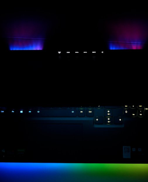 REVIEW Lenovo Legion 7 - gaming la puterea RGB