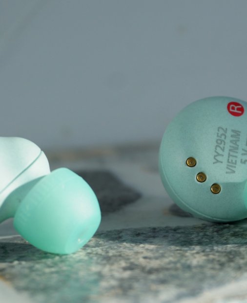 REVIEW Sony WF-C500: cât de bine sună o pereche de căști wireless de „buget”