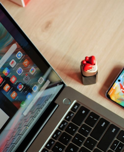 REVIEW HUAWEI MateBook 14s: Laptop superb cu ”accesorii” pe măsură