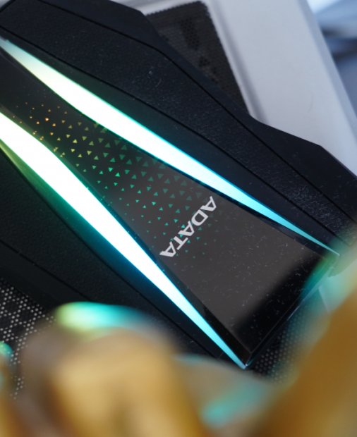 REVIEW ADATA HD770G, un HDD extern RGB și rezistent pentru gaming sau amintiri
