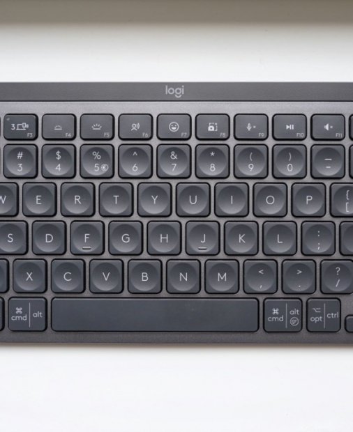 REVIEW Logitech MX Keys Mini: Tastura perfectă pentru modul de lucru hibrid